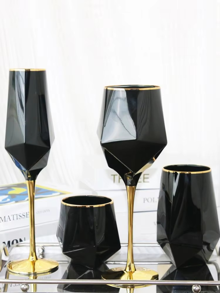 Puur zwart kristal gouden rand - Wine In Beer Glass recensie en prijs