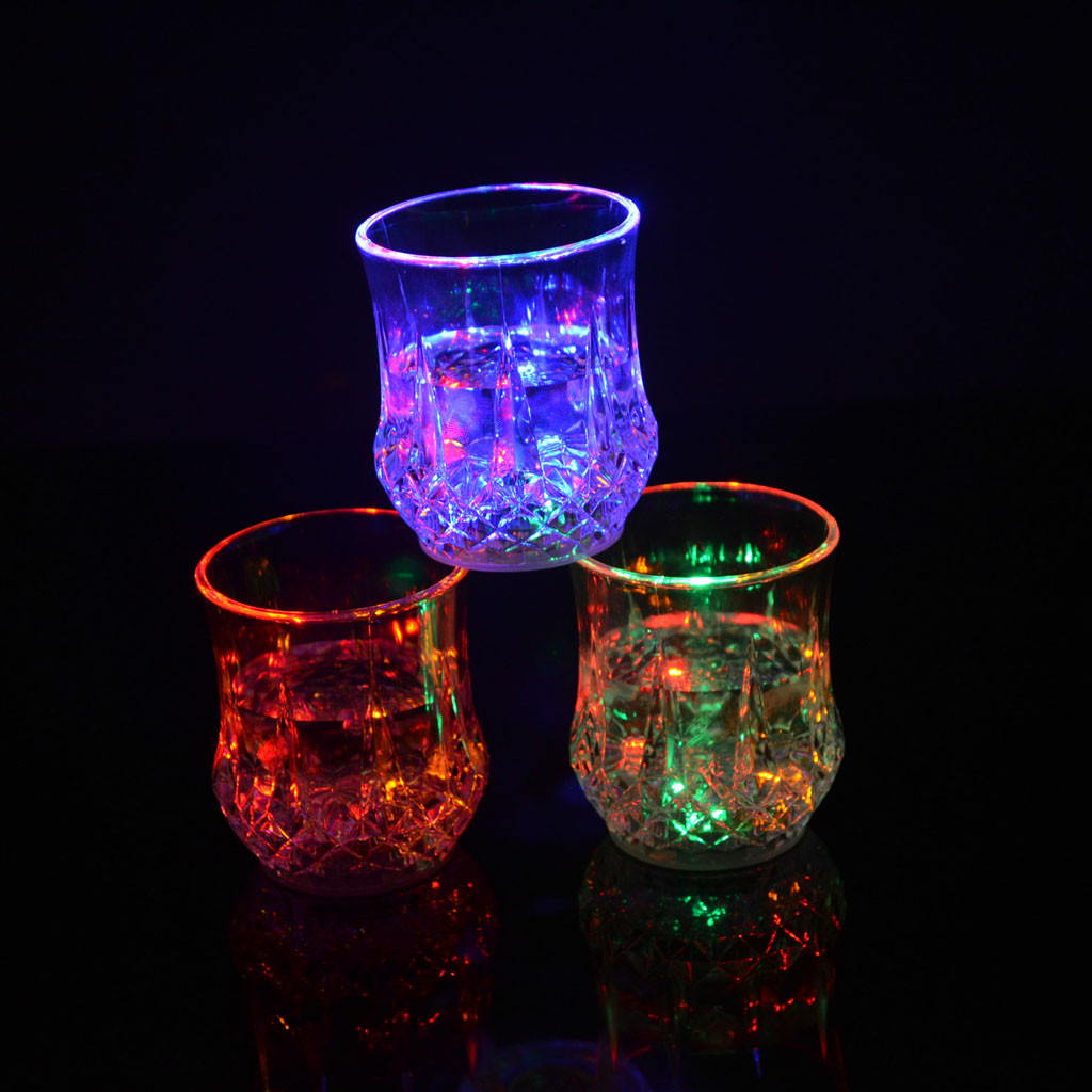 Gekleurde LED-gloeiende drinkb - Wine In Beer Glass recensie en prijs
